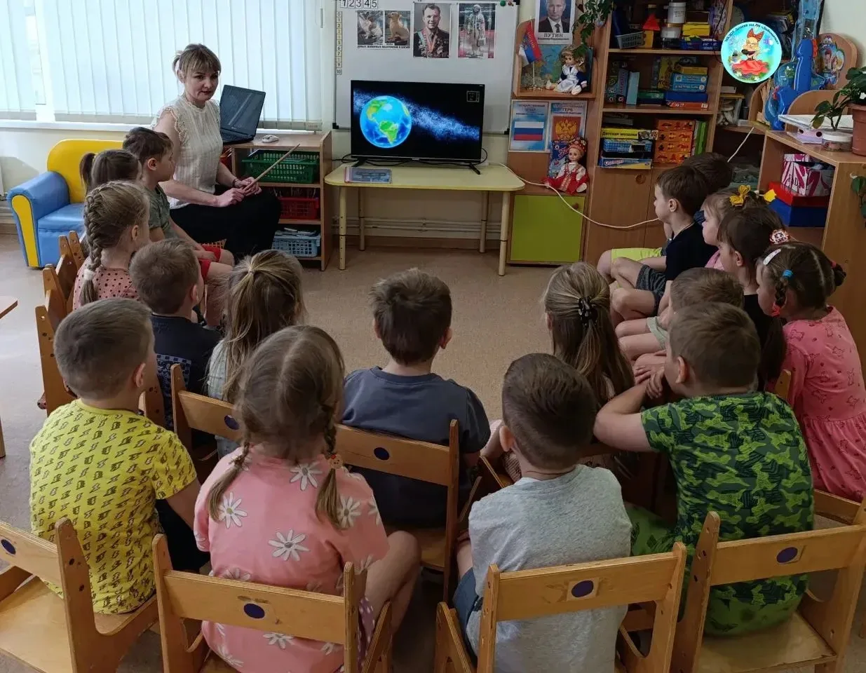 Накануне Дня космонавтики в старшей группе прошло весёлое развлечение «Что такое космос...