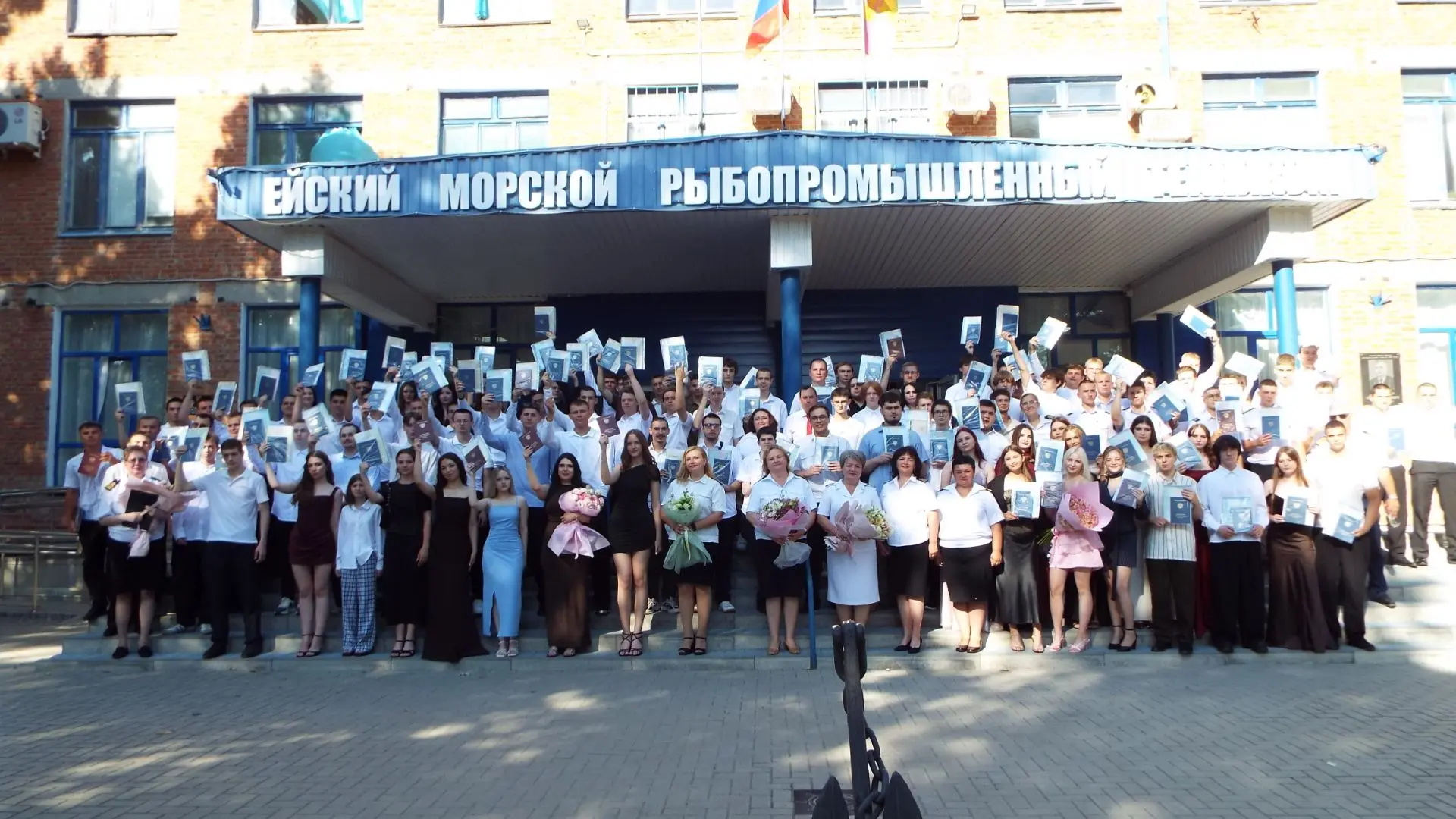🎉 Ура, выпускной! 🎉

2 июля 2026 года в Ейском морском рыбопромышленном техникуме было по-особенно