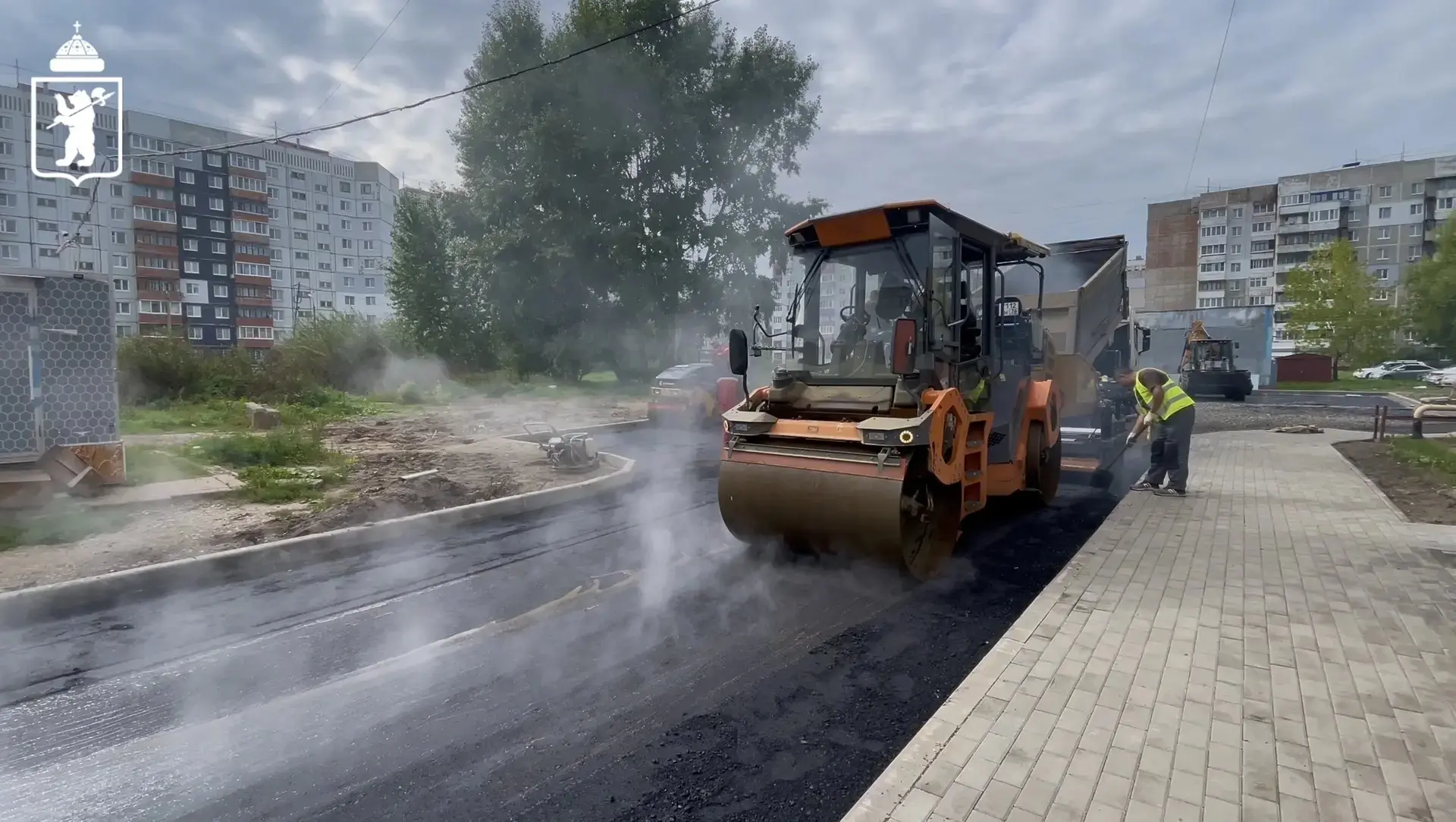 🚜 Продолжается обновление дворовых территорий