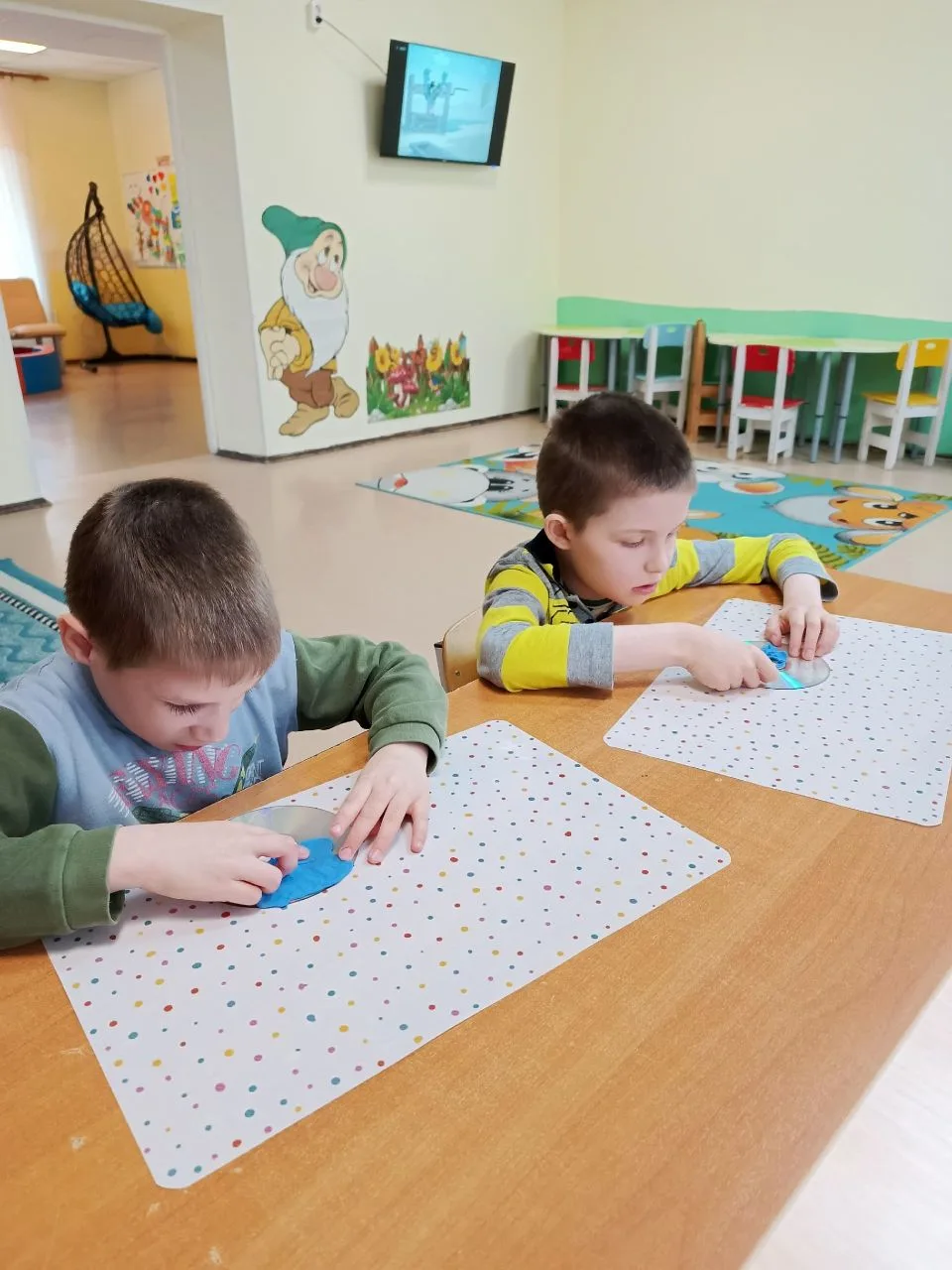 От воспитателя Ю.Н.Петренко.