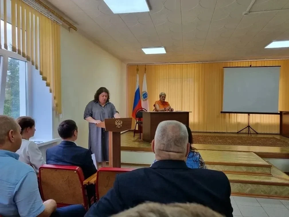 На очередном постоянно действующем совещании заместитель главного редактора Светлана Кунцевич доложи