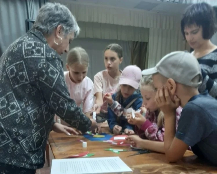 Сегодня в Доме Культуры - День дружбы.Ребята веселились с друзьями,играли в конкурсы,ри...