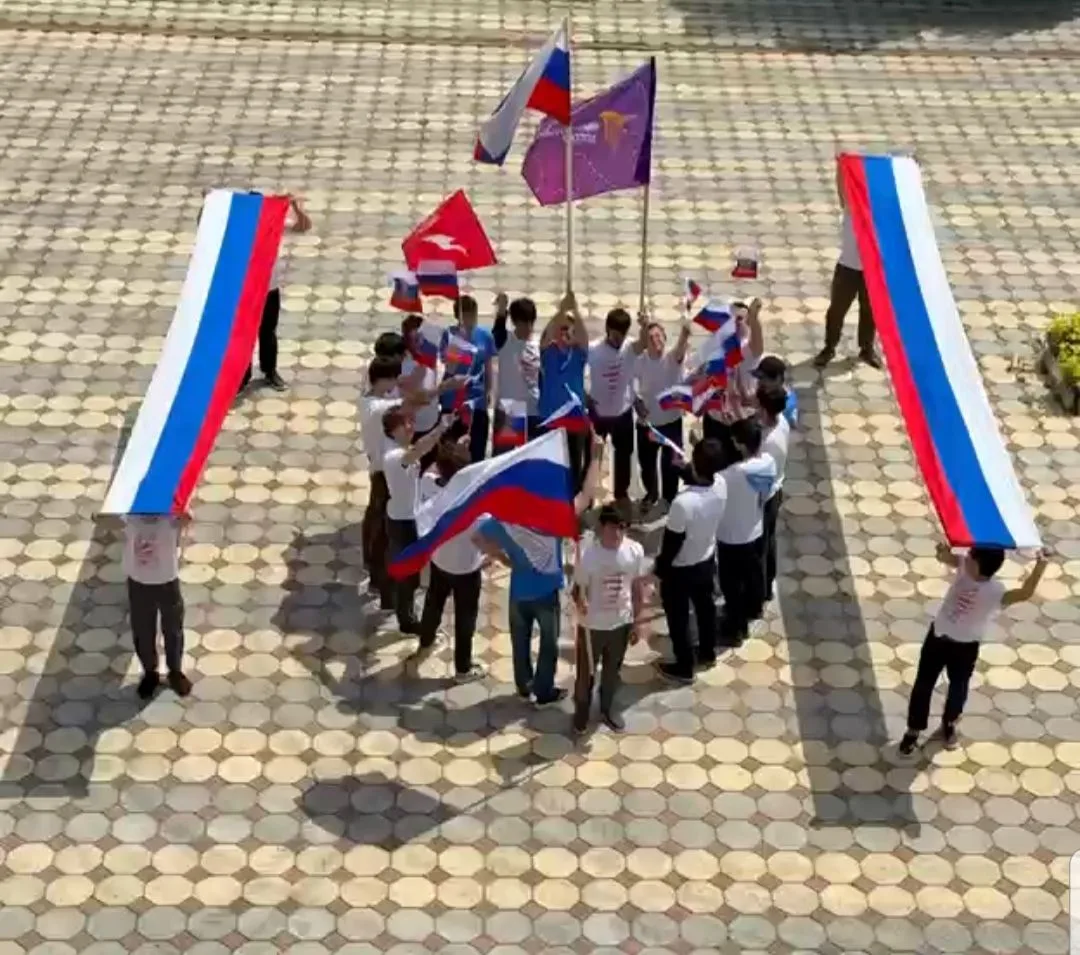 12 июня - один из самых значимых государственных праздников Российской Федерации.   Это праздник, на