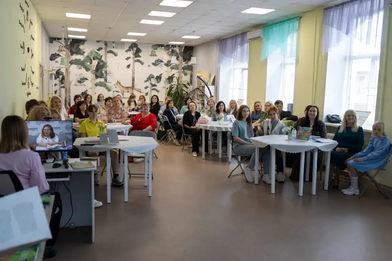 В Коряжме прошла презентация детской книги-сказки «Еж Тындыр» автора Натальи Дементьево...