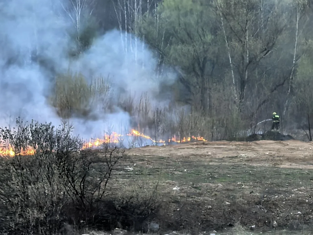🔥 На природной территории произошло небольшое возгорание травы
