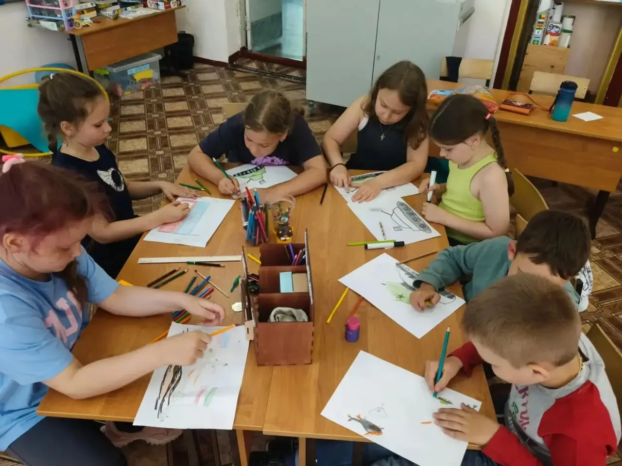 Сегодня 19 июня в пришкольном лагере «Радуга» день был насыщенный и познавательный. В первой половин