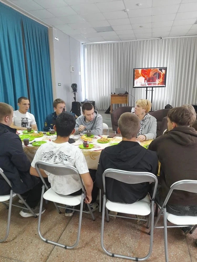 ☕ Чай, самовар и душевные разговоры. 4 июня клуб «Живая традиция» устроил для ребят, пр...