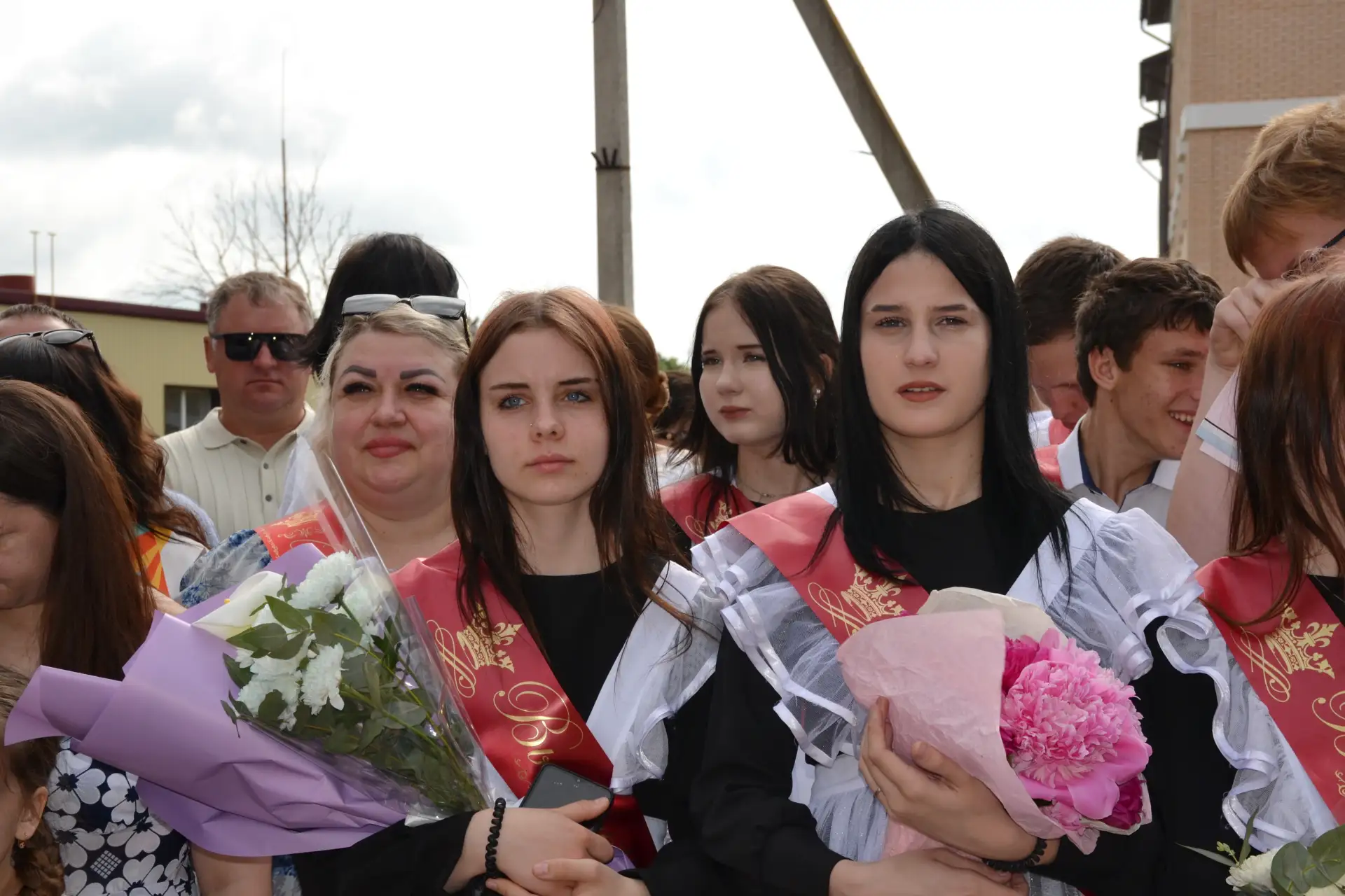 Остановись, мгновенье!  Сегодня волнительный и трогательный день для всех выпускников района. Мы усп