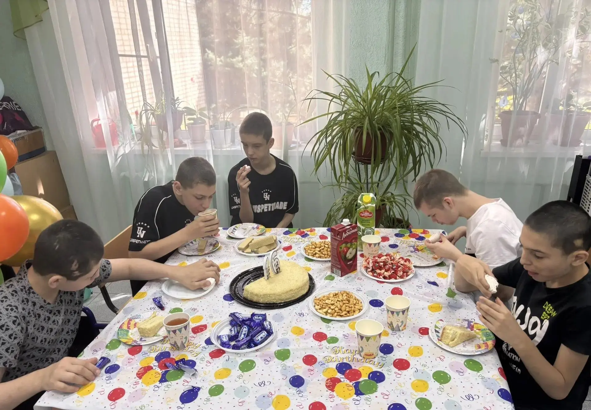 🎊🎉🥳С 16-летием Арсений! Пусть мир будет добрым и щедрым к тебе!