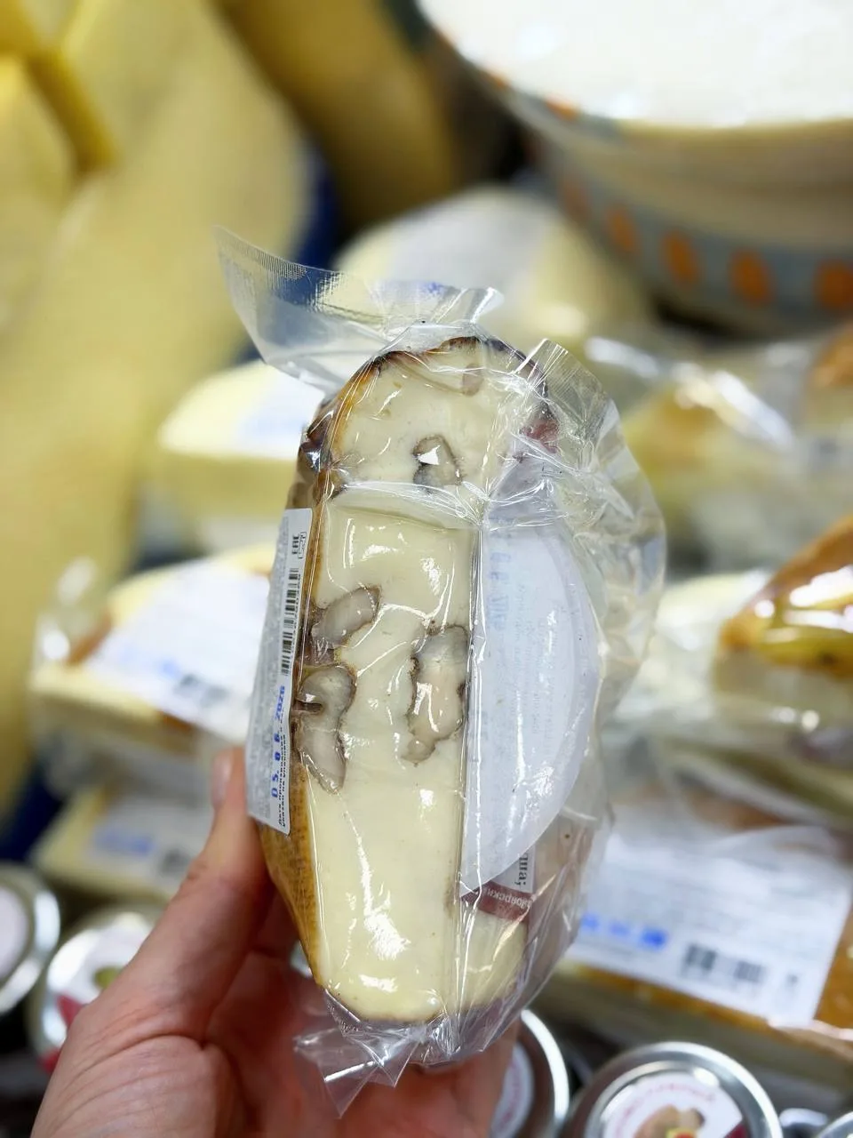 Рады представить уникальный  новый фермермерский продукт - сыр домашний, из натуральных...