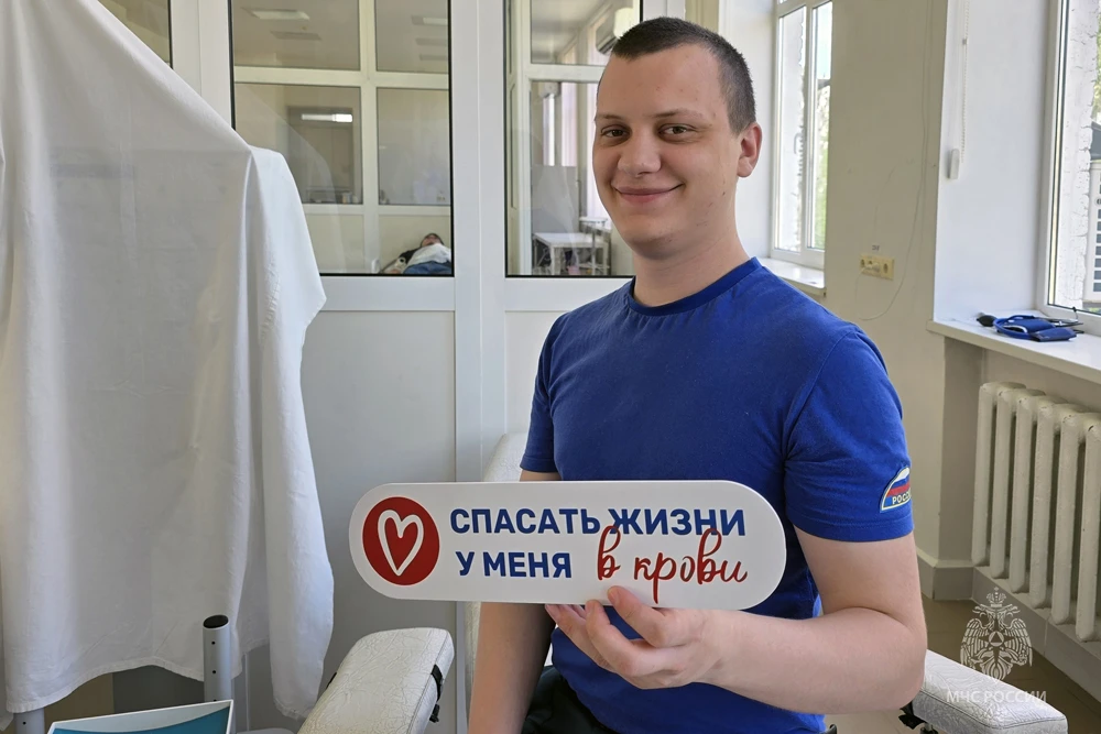 🩸От тревожного вызова до донорского кресла

Они привыкли быть там, где опасно, и первыми приходить 