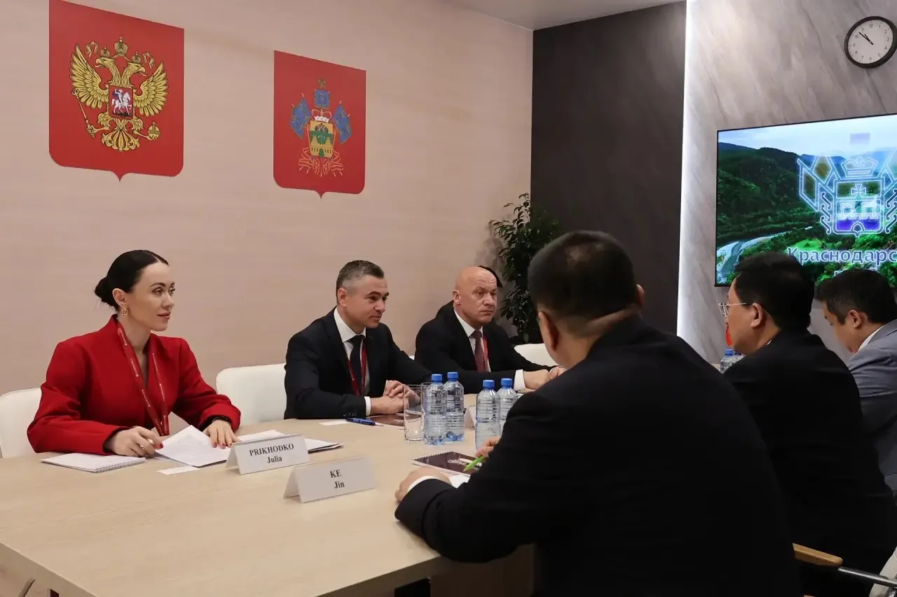 Делегация Краснодарского края на ПМЭФ-2026 провела встречу с президентом Союза китайски...