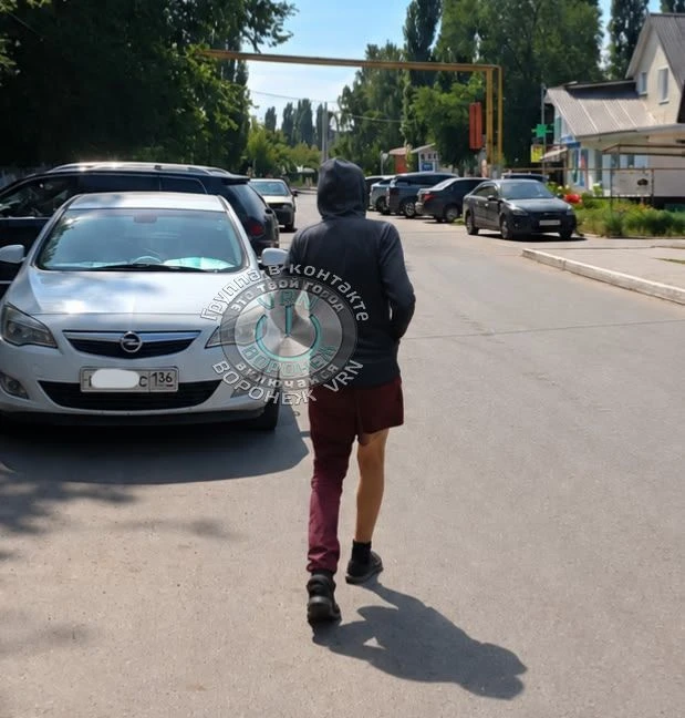 Когда без очереди хотел влезть на заправку.😁