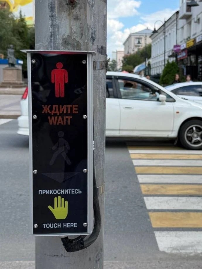 🚦Новый сенсорный светофор появился в центре Омска.