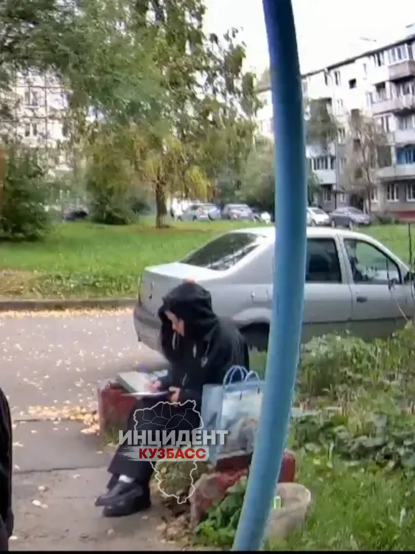 В Кировском районе Кемерова тоже ходят девушки и раздают "подарки", за которые впоследс...