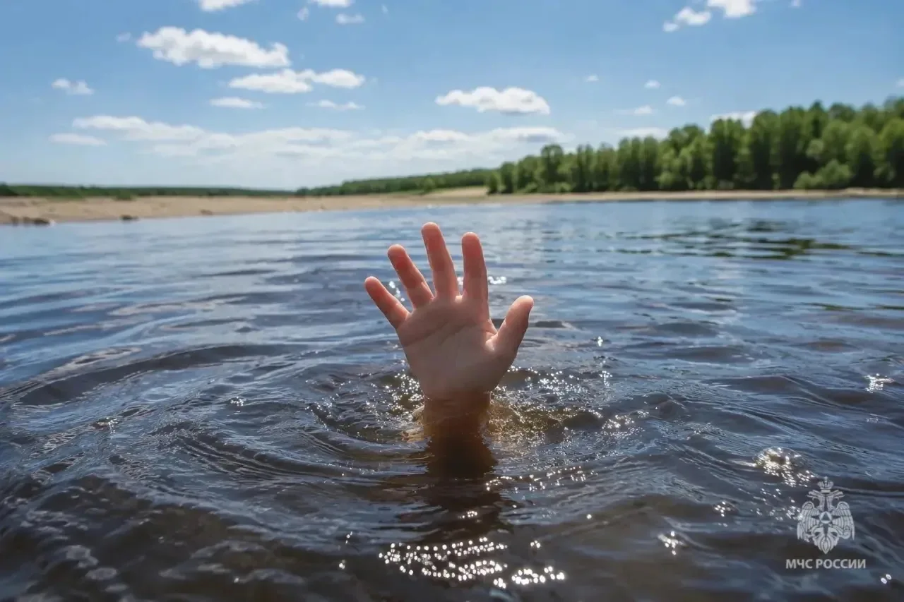 😱 Березник, трагедия на воде:
Четверо подростков купались на косе у ул. Набережной. Течением утянул
