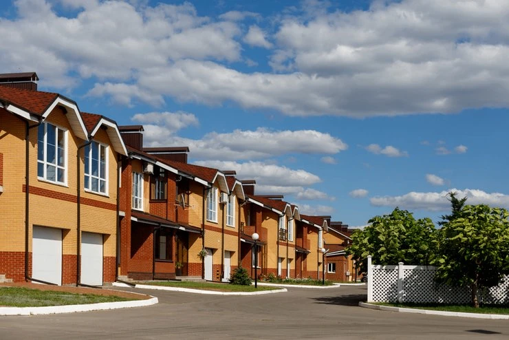 🏡 Таунхаус: что это за жильё и кому оно подходит