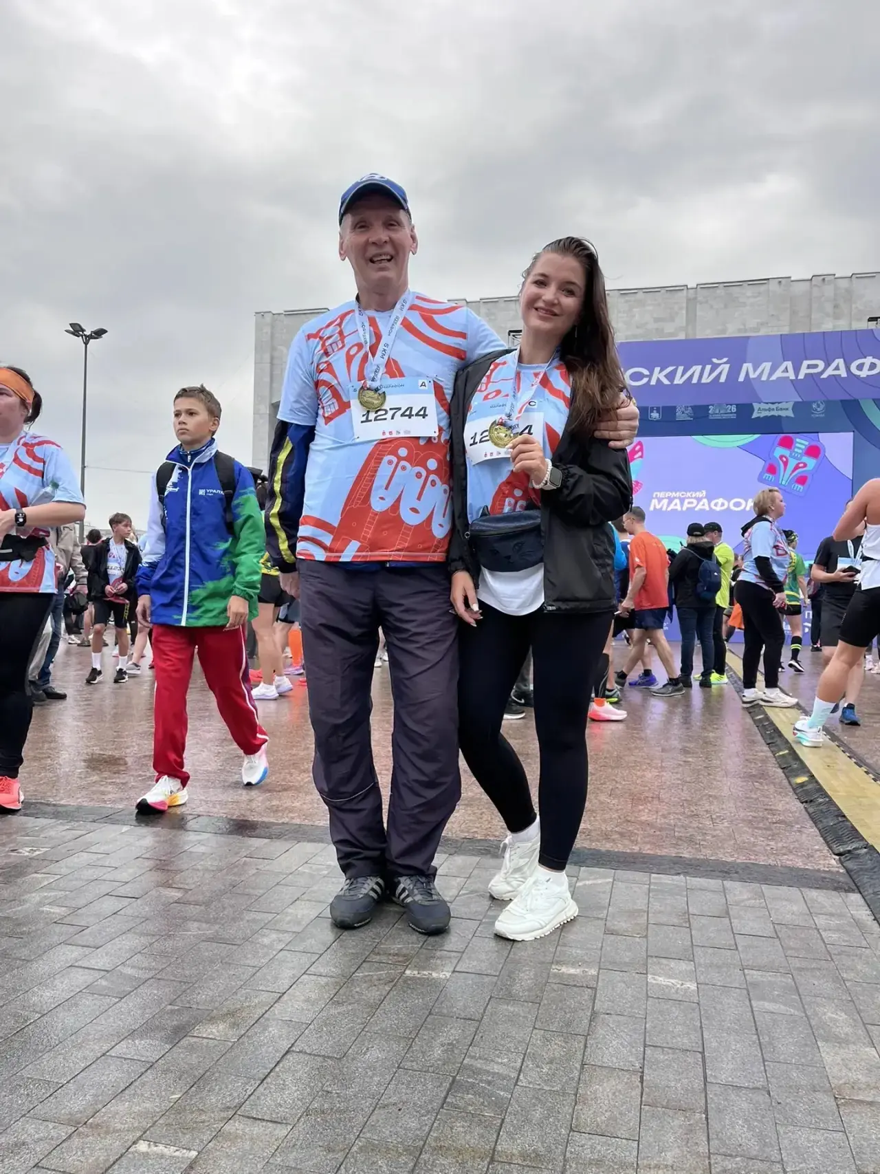 Гордимся нашими педагогами: сегодня, несмотря на дождь, советник директора Лазеева Елен...