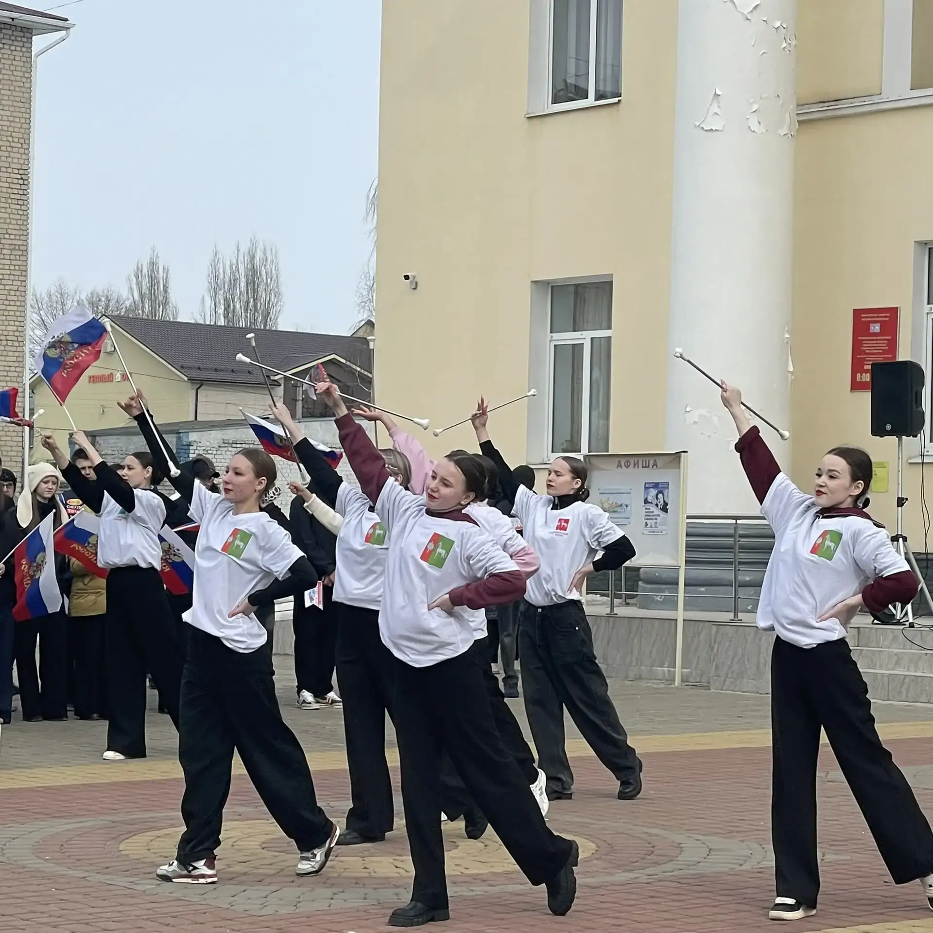 🌸 "Крымская весна — вместе навсегда!" — под таким девизом в Данкове прошла патриотическая акция, пос