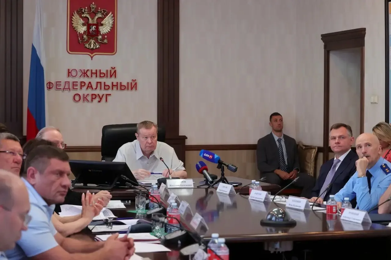 На совете при полпреде Президента РФ в ЮФО под руководством Владимира Васильевича Устин...