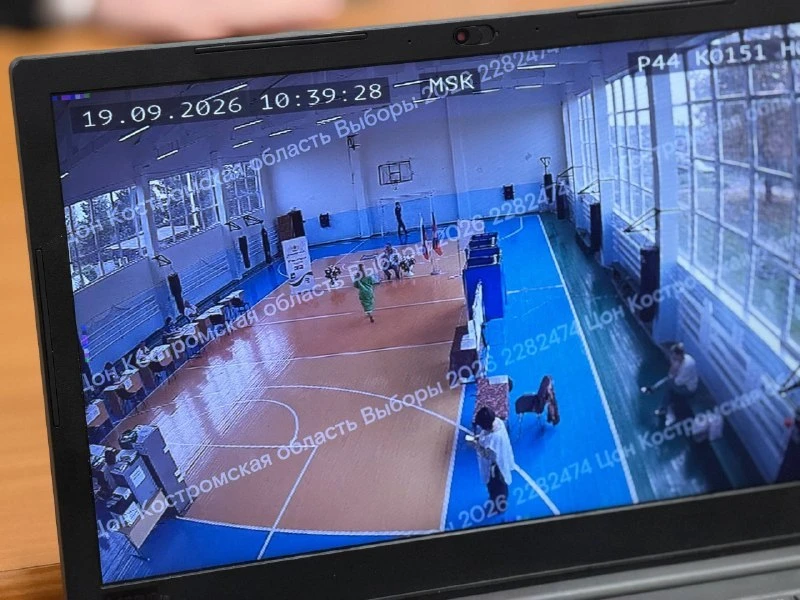 Губернатор Ситников встретился с общественниками в центре наблюдения, развернутом на ба...