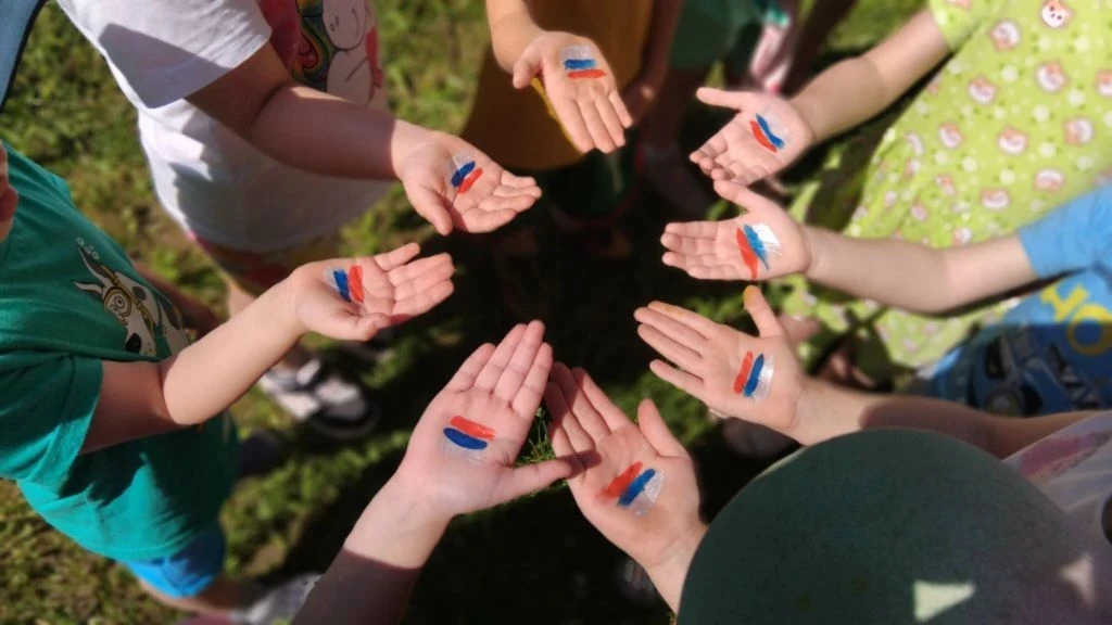 11 июня в нашем ДОУ прошли мероприятия посвящённые  празднику— День России! В этот день...