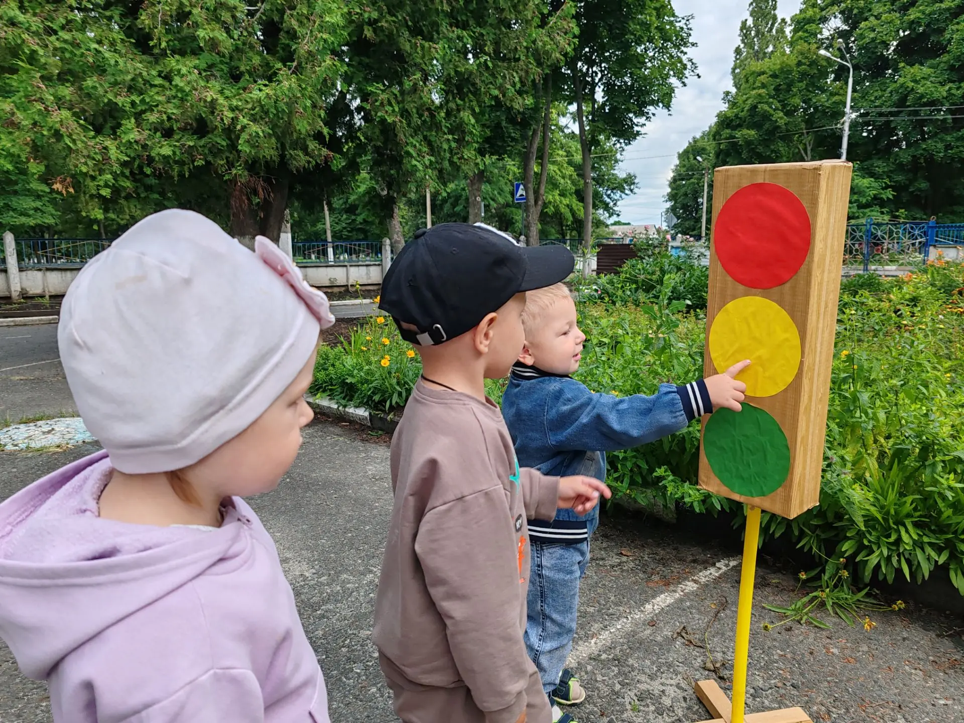 🚦 Азбука безопасности в «Малышке»!

Наши ребята сегодня не просто играли — они учились быть ответст