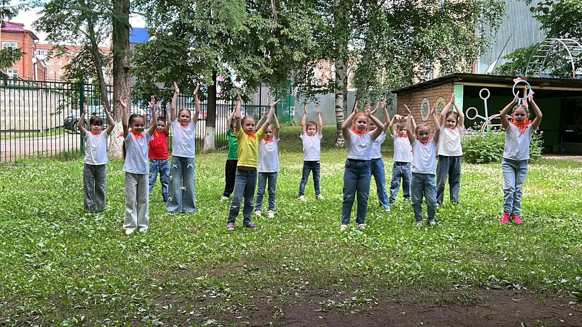 🎶 Энергия сегодня просто зашкаливала! Ребята устроили потрясающий танцевальный флешмоб, который зар