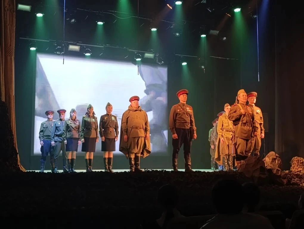 🎖️ 4 мая  учащиеся 3Б и 4Б классов посетили спектакль «Трубка снайпера», посвящённый п...