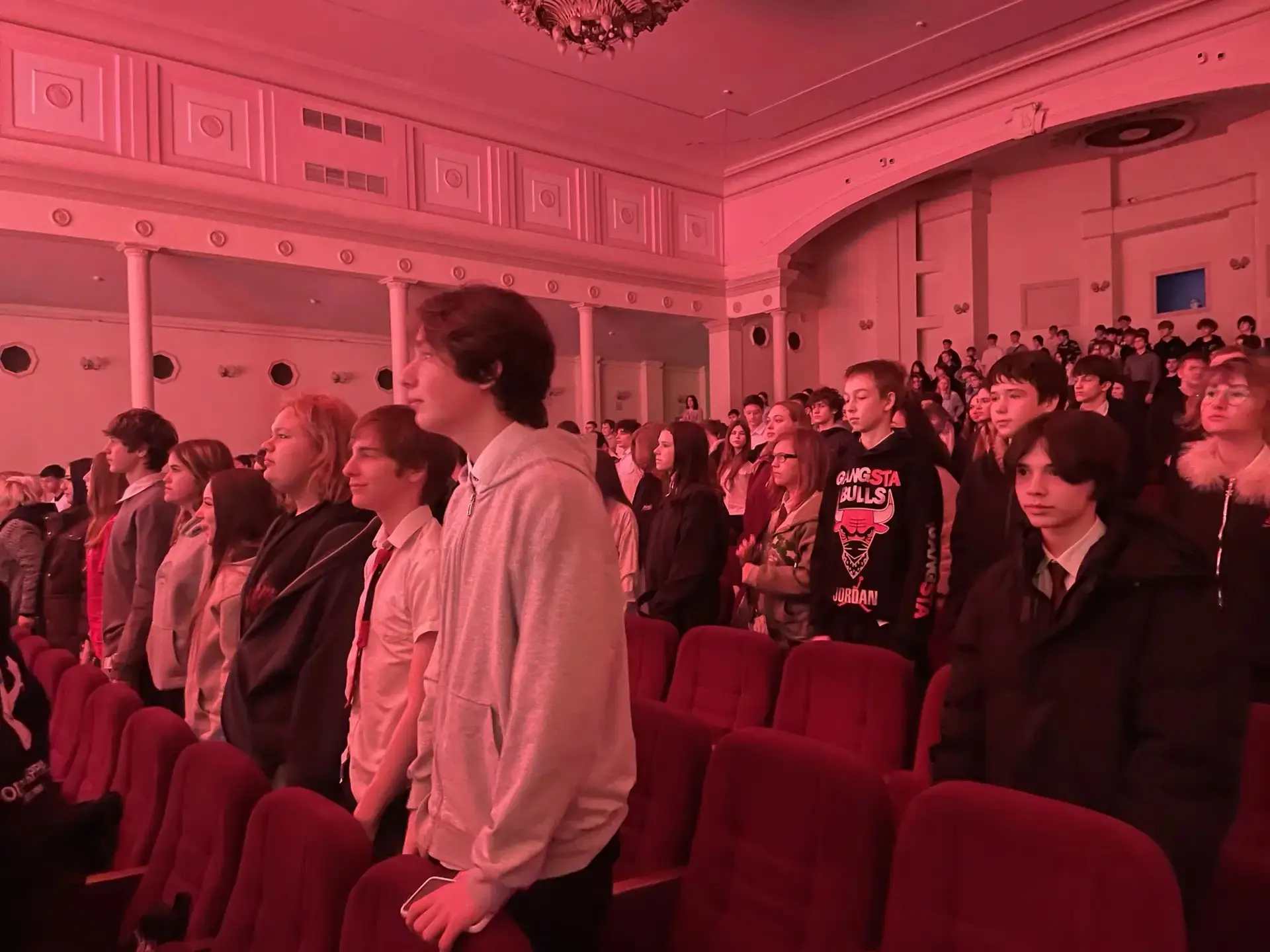 🎭 Память не гаснет, пока звучат стихи  В рамках программы «Пушкинская карта» учащиеся нашей школы по