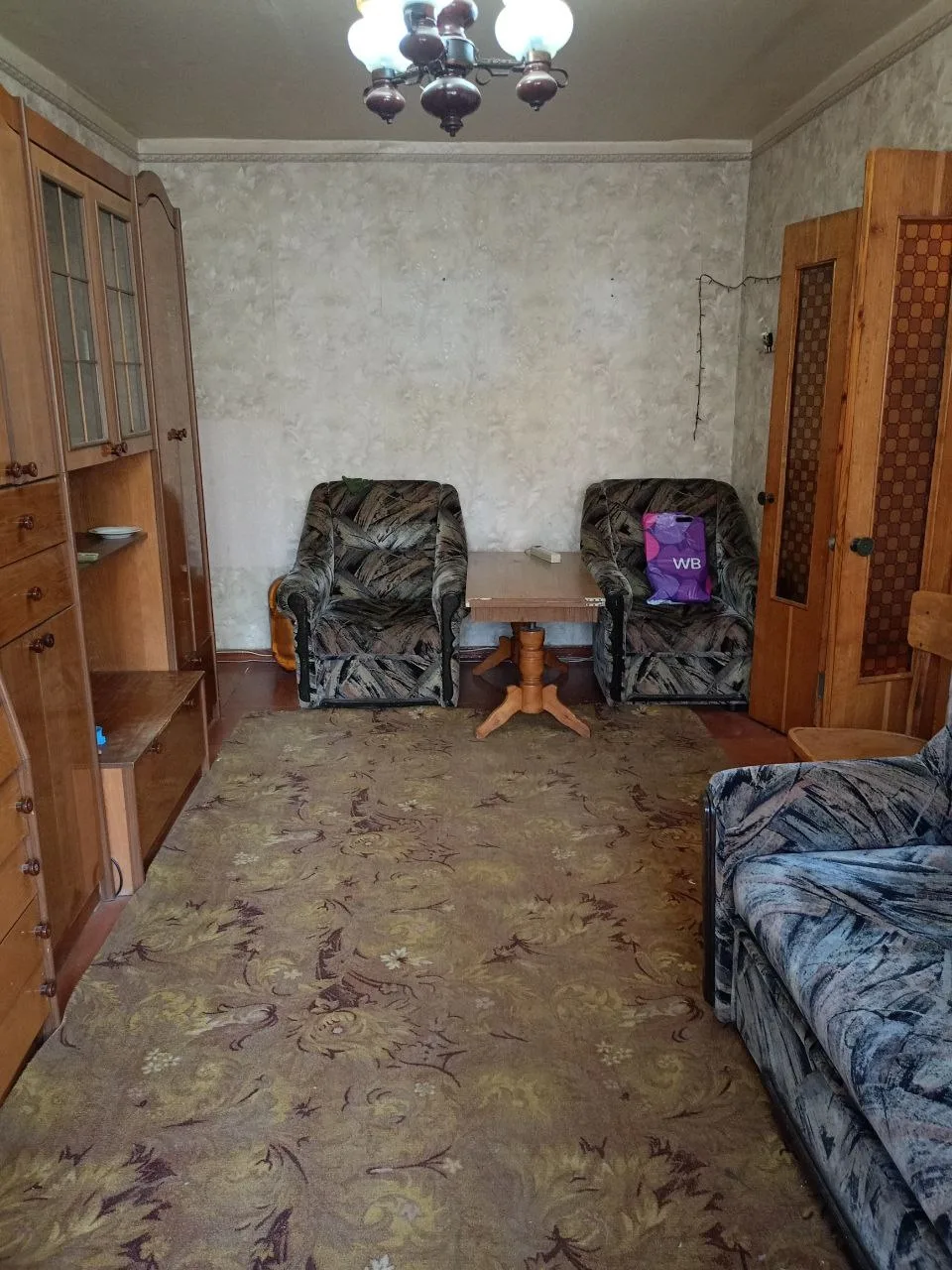 Сдам 3-ком. кв-ру, пр-т Победы 24, 4/5, р-он Площади, не угловая. В квартире есть все н...