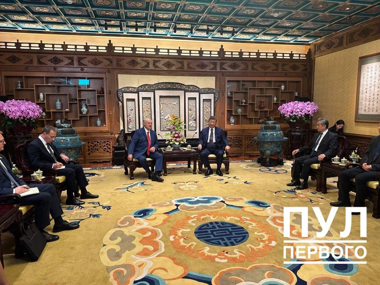 Си Цзиньпин встретился с Лукашенко в Пекине, сообщило Центральное телевидение Китая.

Нынешние китай