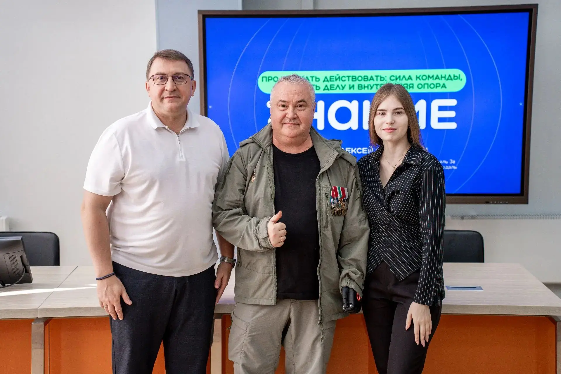 🤝 В ОмГУ прошла встреча с военкором НТВ Алексеем Ивлиевым