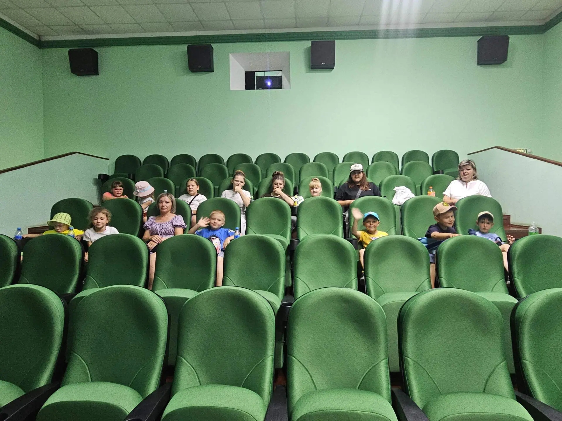 Второй день летней площадки «Горячие сердца» был очень насыщенным. Мы отправились в кинозал ГДК ст. 
