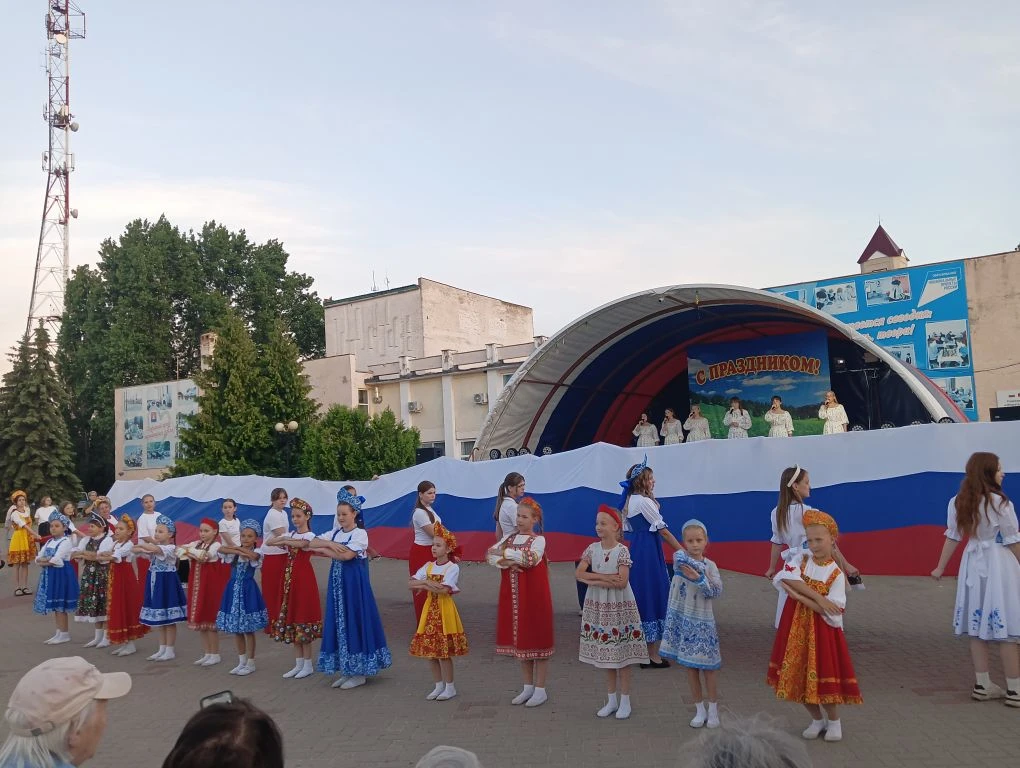 Ежегодно 12 июня огромная страна в едином порыве празднует важный государственный праздник – День Ро