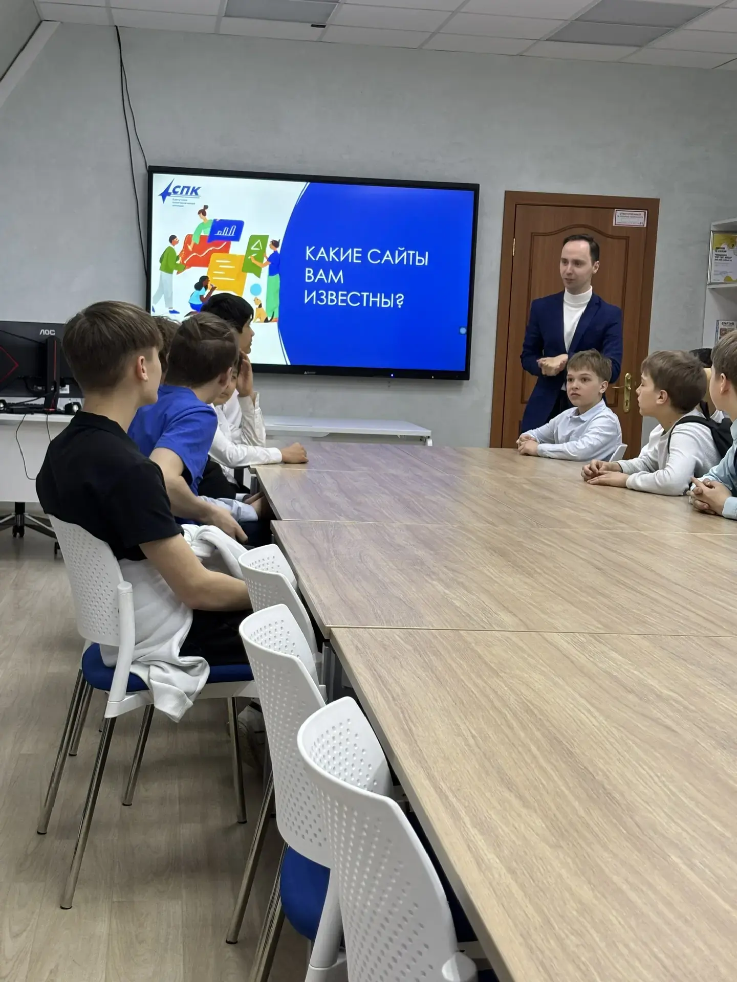 Обучающиеся 7В класса вместе с классным руководителем Бояркиной Натальей Анатольевной приняли участи