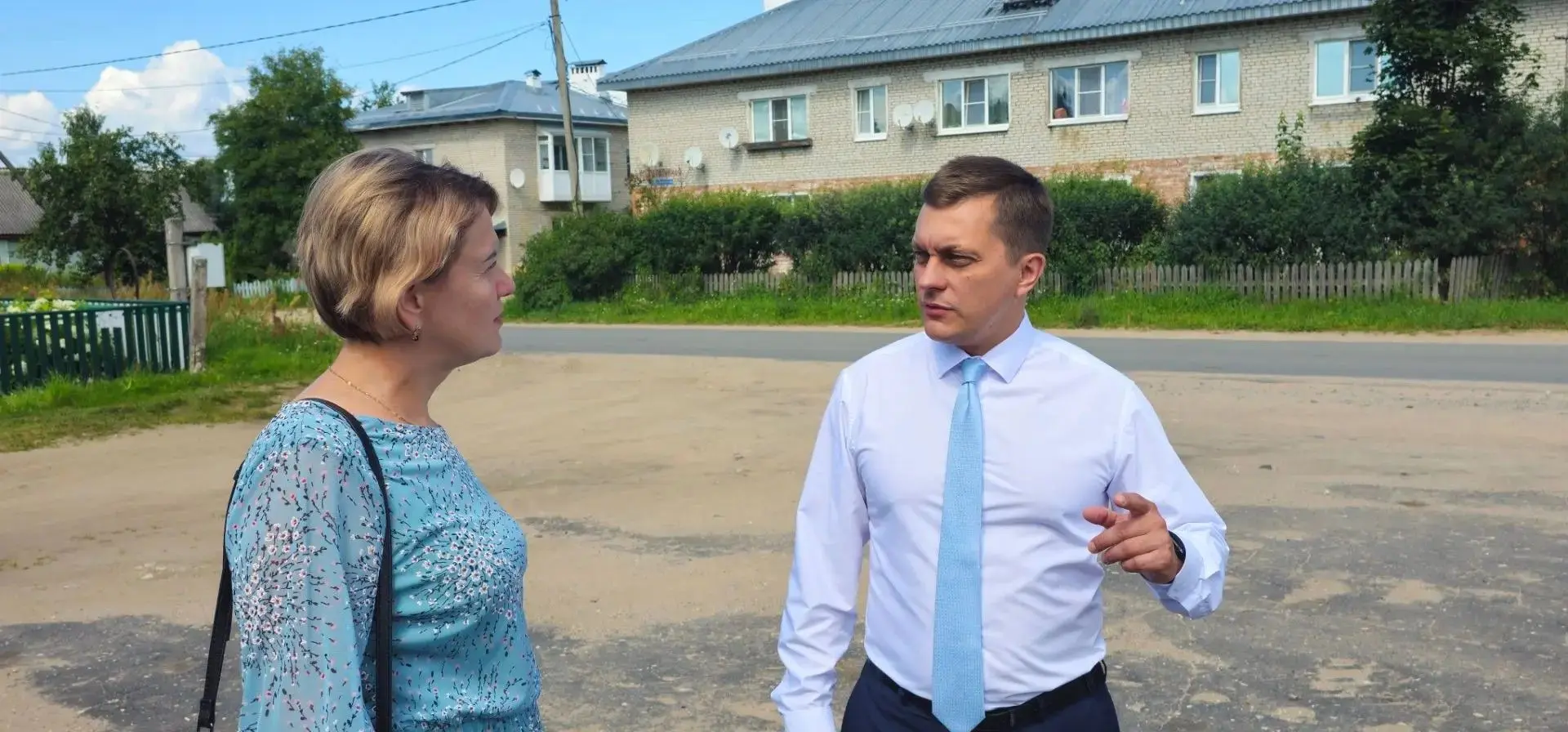 Глава Чагодощенского округа Илья Шубин вчера посетил Белокрестское поселение: село Белые Кресты, дер