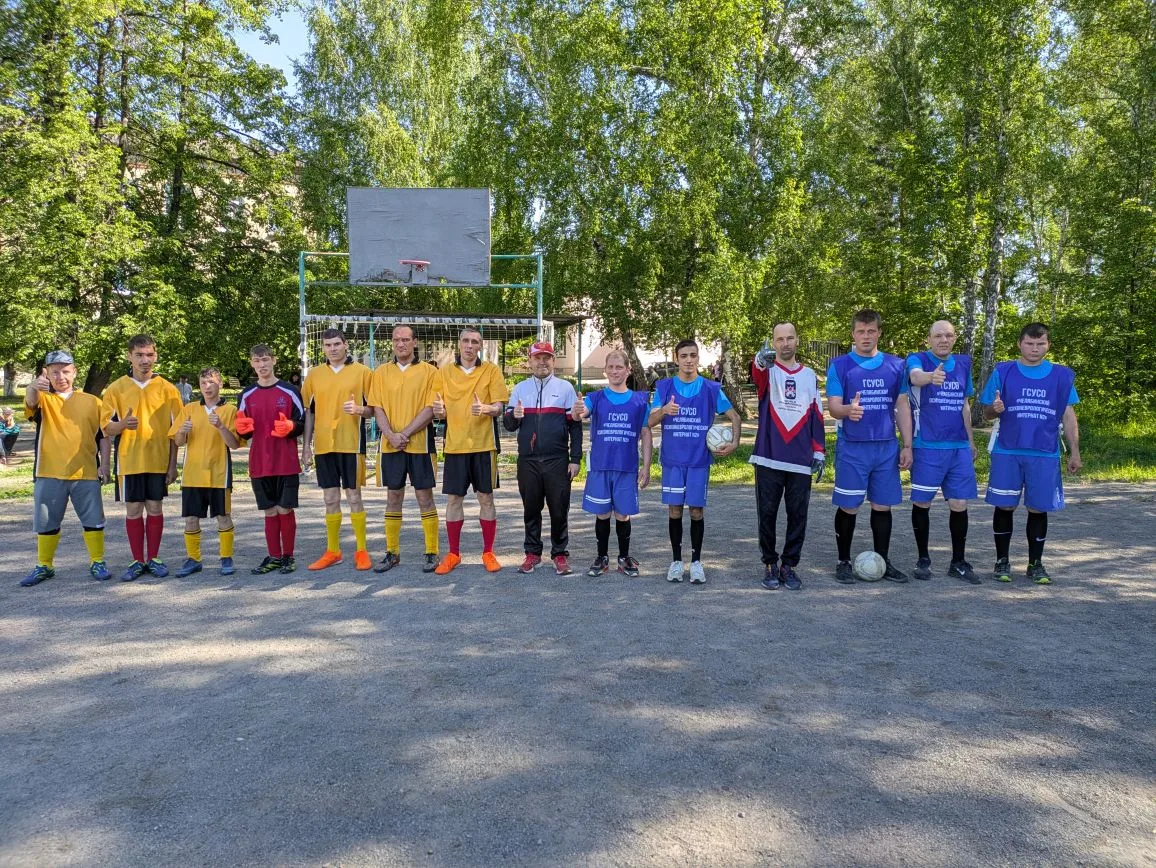 В нашем учреждении, прошла дружеская встреча по футболу и пионерболу, между командами Ч...