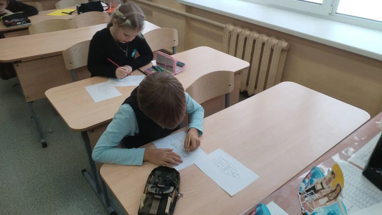 📢 Учимся сами — учим других!  🇷🇺 В рамках Года единства народов России в нашей школе стартовал замеч