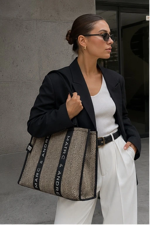 Одна сумка - четыре разных образа 👚👜
Эта модель легко вписывается не только в пляжный гардероб 👇�