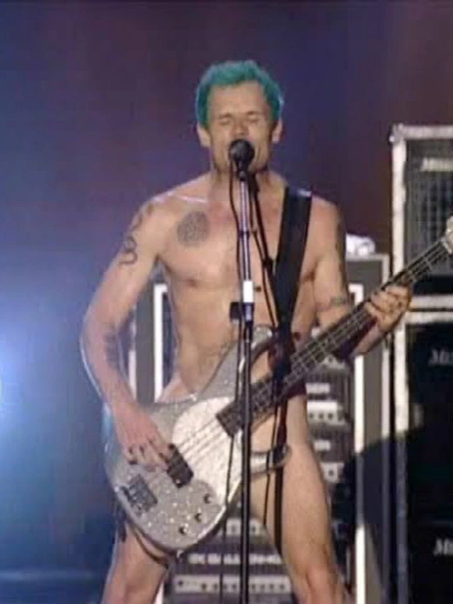 FLEA из Red Hot Chili Peppers — лучшая иллюстрация того, как сегодня жарко в Москве. Но...