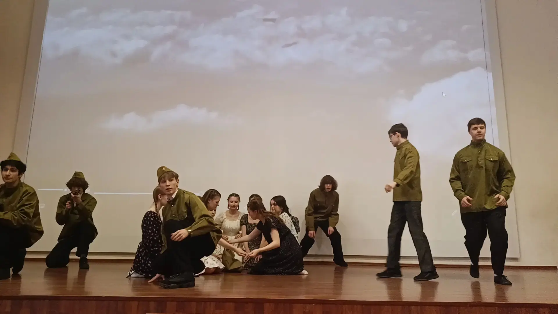 🎤✨ Сегодня в нашей школе состоялся 🌟 Конкурс инсценированной военно-патриотической песни "Фронтовое 