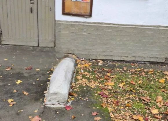 🧹 Двор на Введенского оставили без уборки