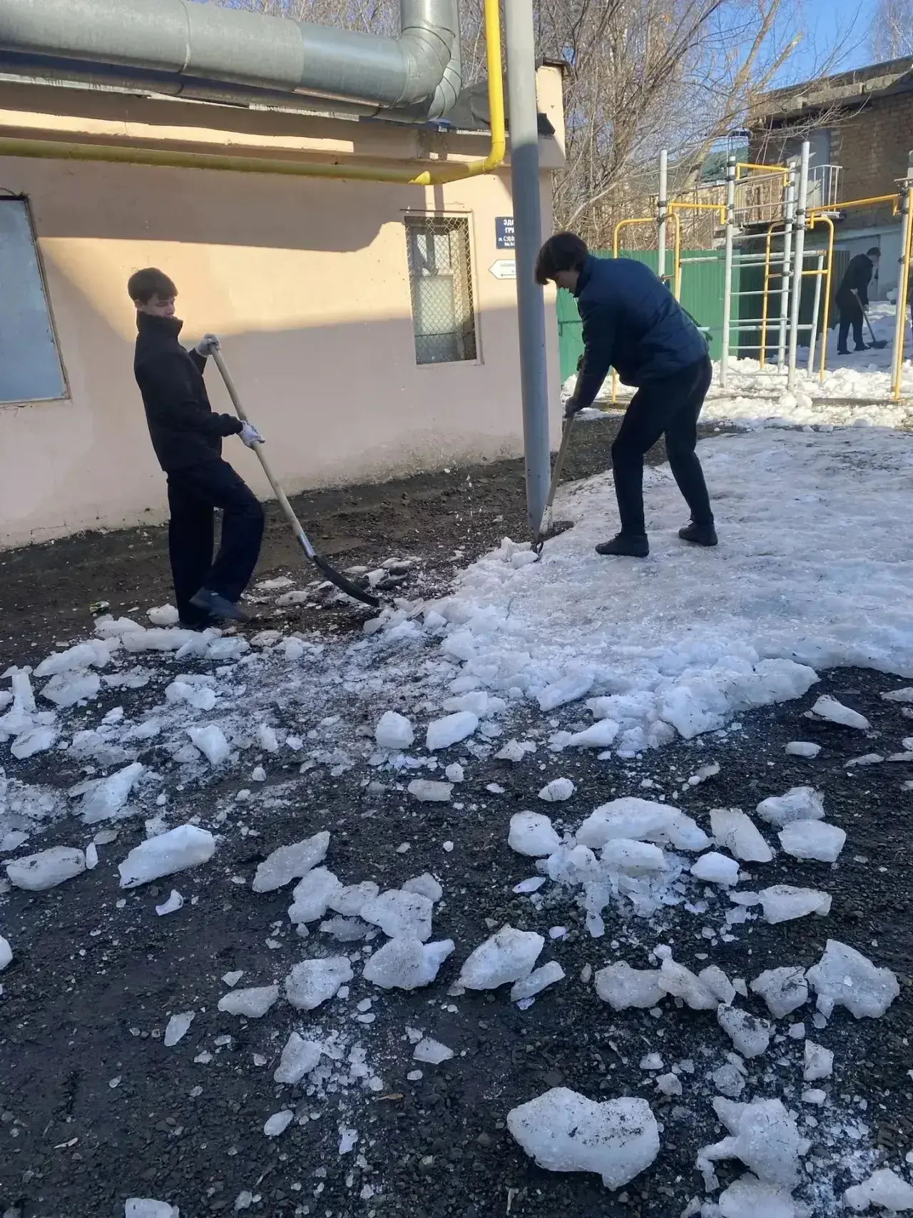 Традиционный весенний субботник! Для студентов ПТЖТ -филиала ПривГУПС субботник – это добрая и полез