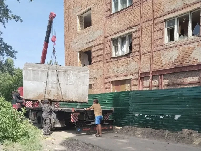 🚨 В Советском округе демонтировали четыре незаконно установленных гаража 🏗️

🚛 Первыми стали сраз