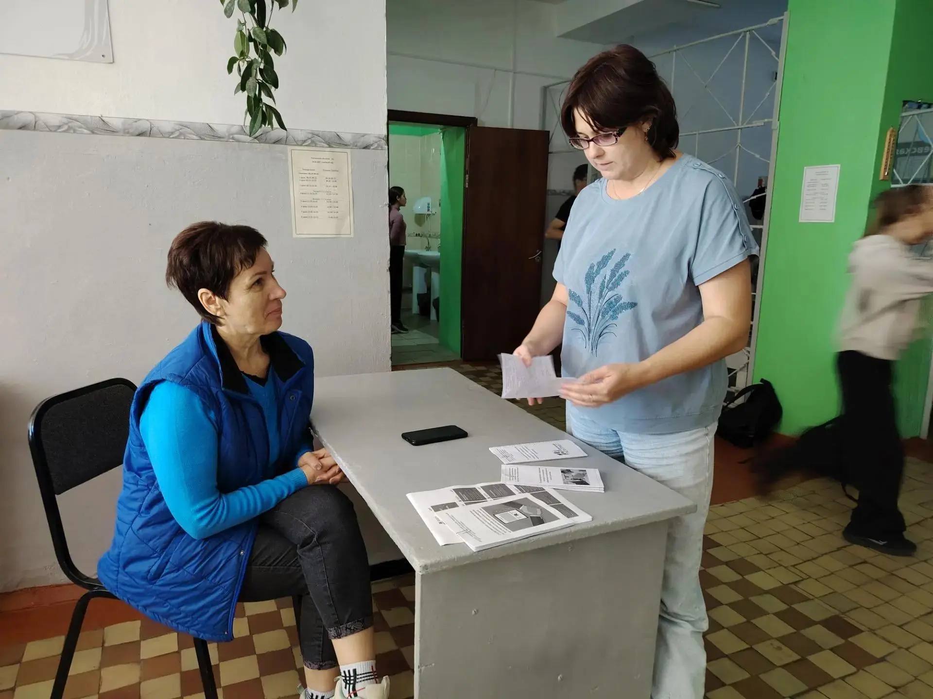 Мобильный офис Комплексного центра Москаленского района провел выездной прием для жител...