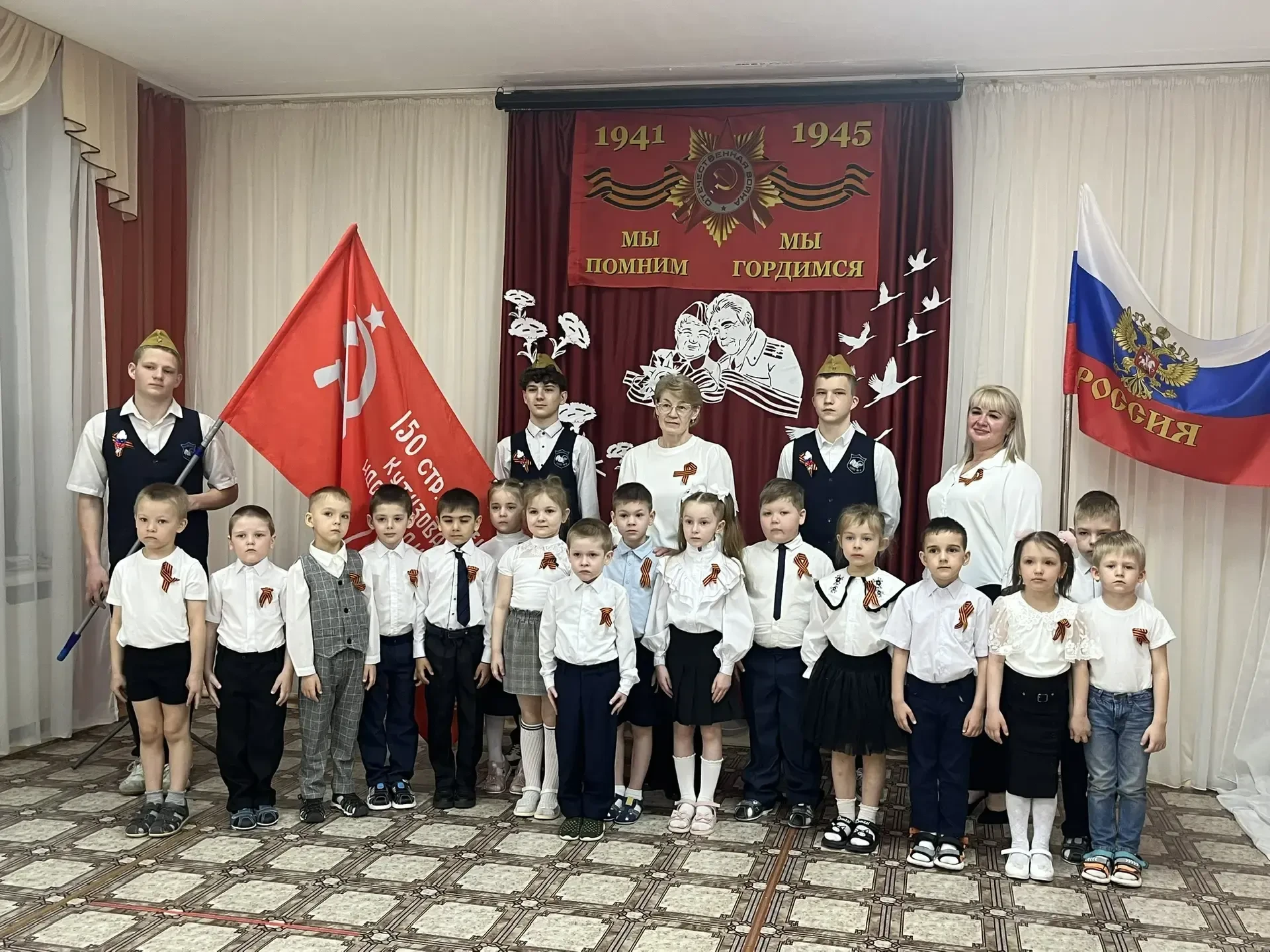 "Наше Знамя - Знамя Победы" В рамках окружной акции"Вахта памяти" в детском саду №30 сегодня  прошло
