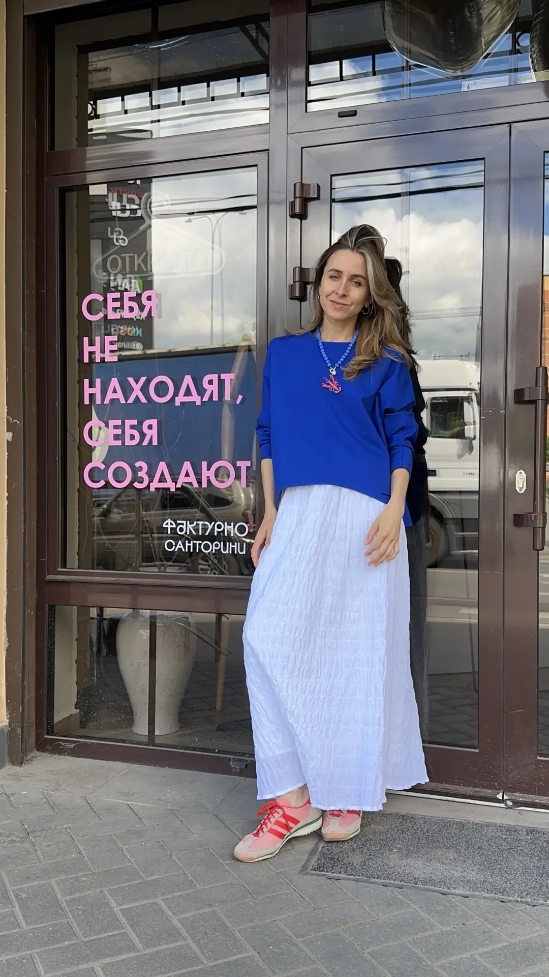Правильный верх и длина юбки делают свое дело👌🏻