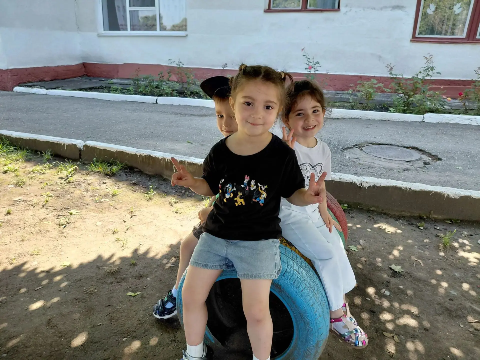 🏫 Первая неделя дежурного садика в прогимназии уже позади! 🌈 Ребята из разных садов не устают радо