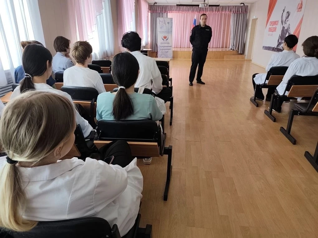 🚨 В Воркутинском медколледже прошла встреча с инспектором ОПДН